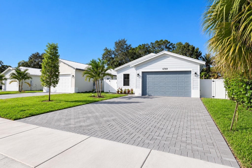 Photo of 6769 MITCHELL Street, Jupiter, FL 33458 (MLS # B26090071)