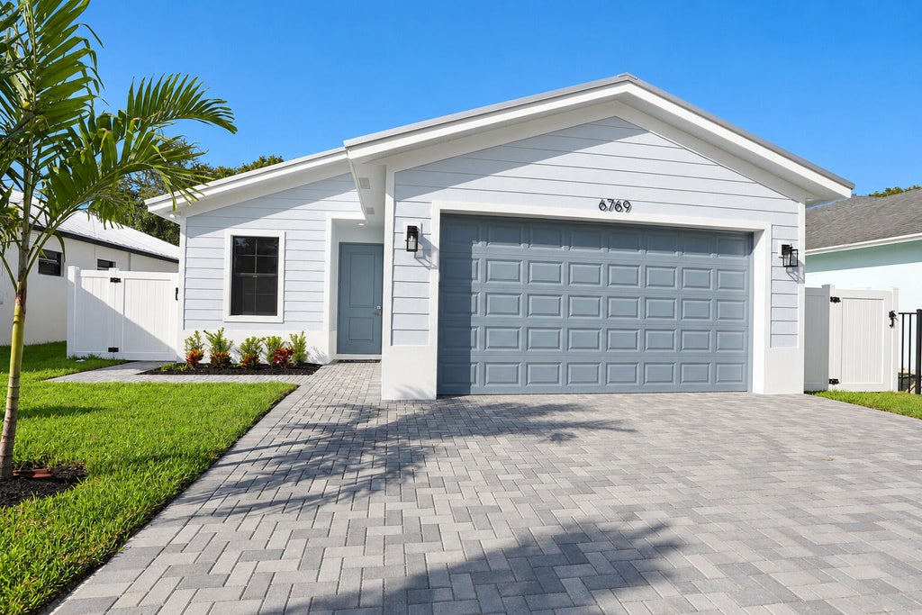 Photo of 6769 MITCHELL Street, Jupiter, FL 33458 (MLS # B26090071)
