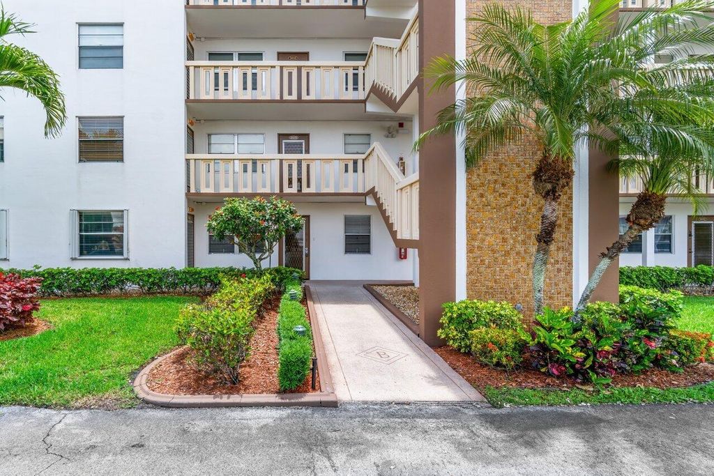 Photo of 1036 Guildford B, Boca Raton, FL 33434 (MLS # R10984249)