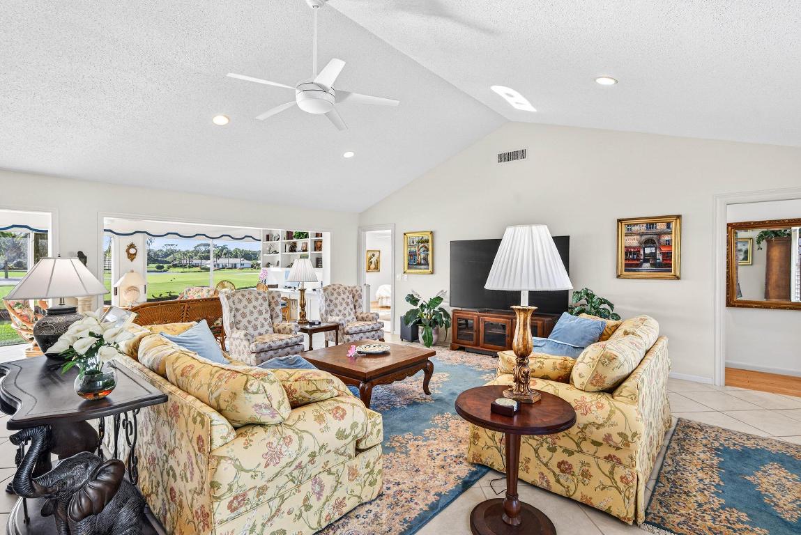 4524 Sanderling Lane