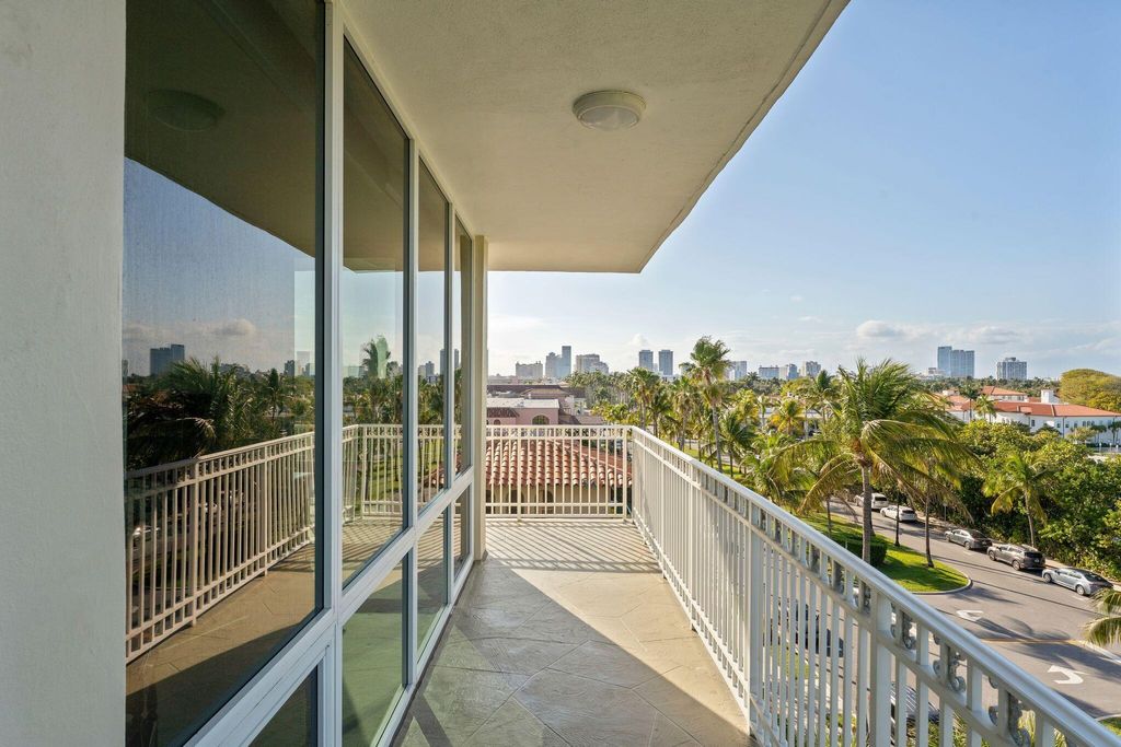 Photo of 100 Royal Palm Way #G5, Palm Beach, FL 33480 (MLS # B26000885)