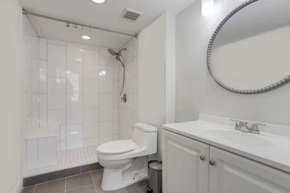 REGENCY HIGHLAND - Residential Lease