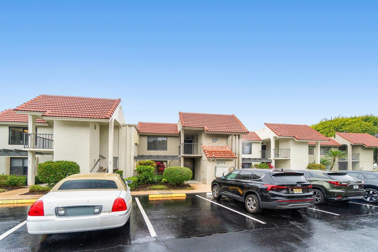 5771 Fairway Park Court 103, Boynton Beach, FL, 33437/$310,000 1 5771 Fairway Park Court 103