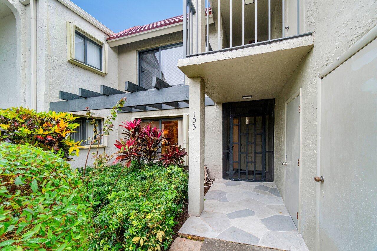 5771 Fairway Park Court 103, Boynton Beach, FL, 33437/$310,000 3 5771 Fairway Park Court 103