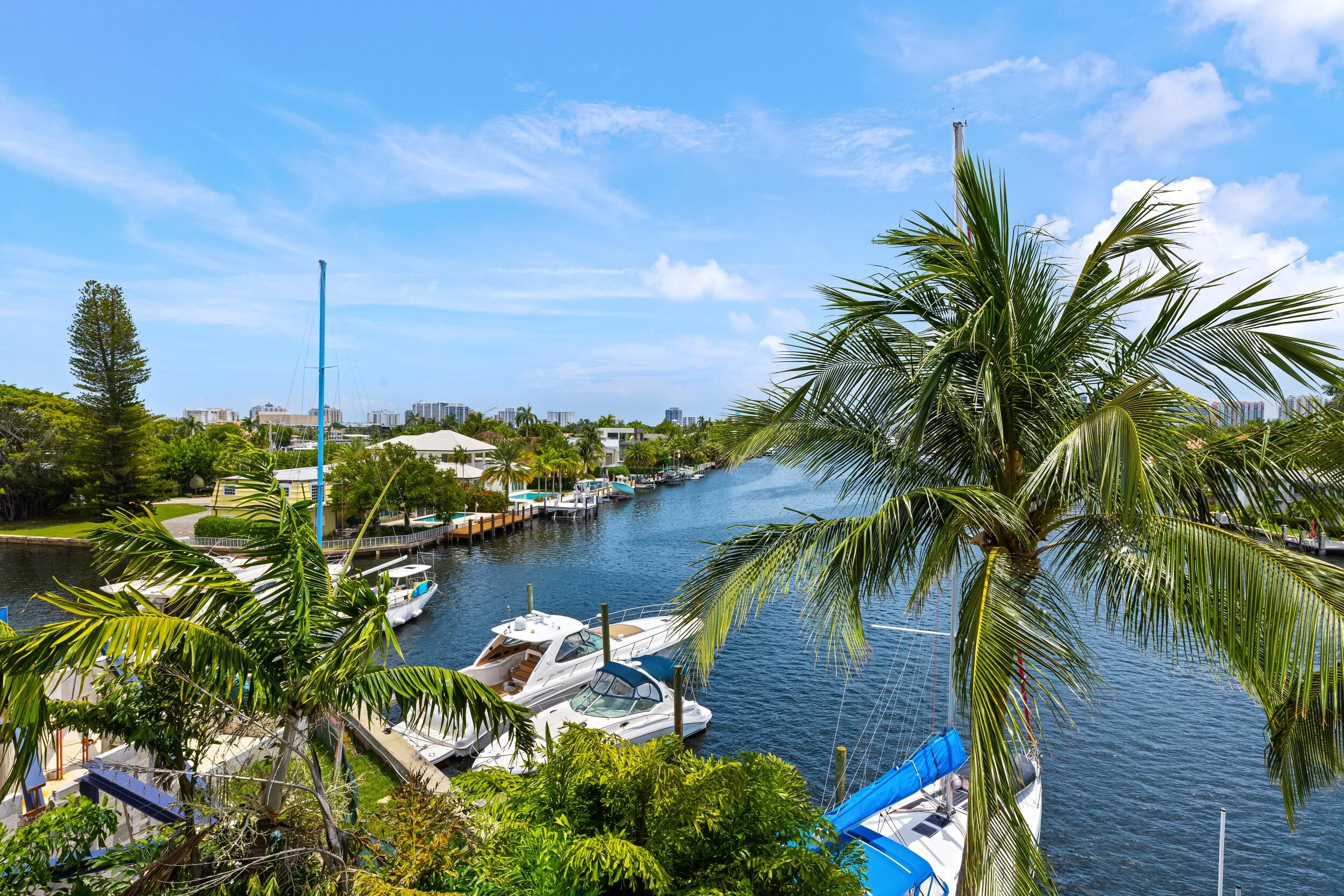 516 HENDRICKS Isle 4A