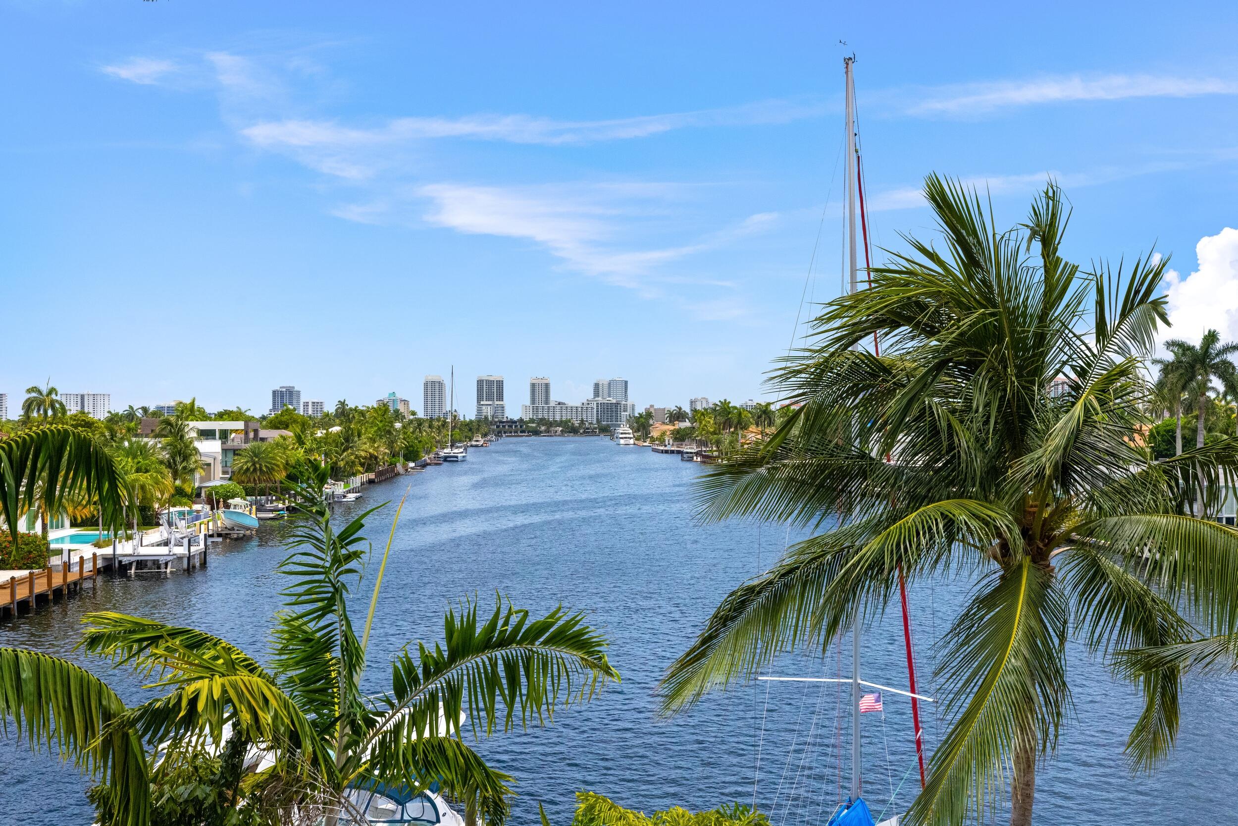 516 HENDRICKS Isle 4A