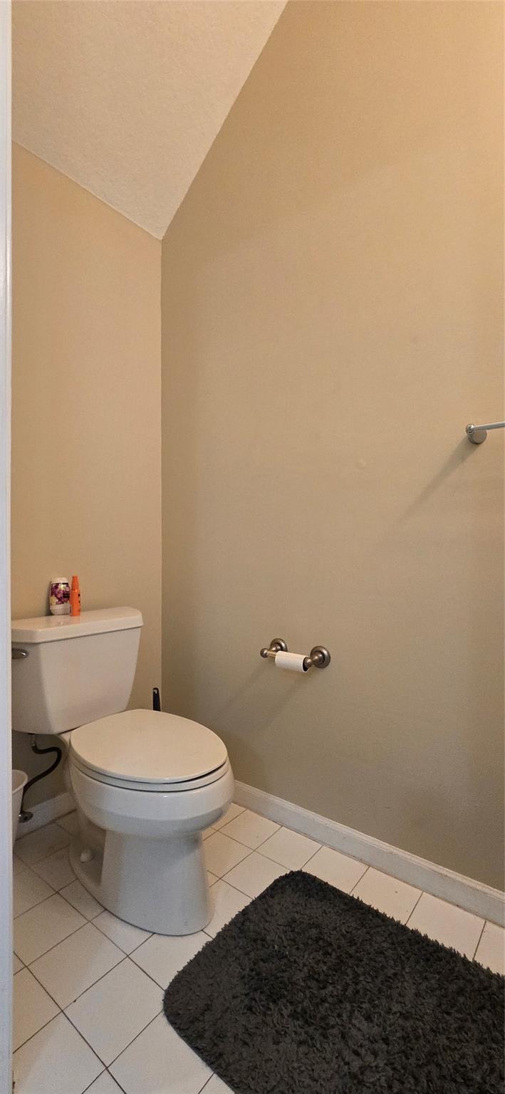 Rokest Apts Of Tamarac - Residential Lease