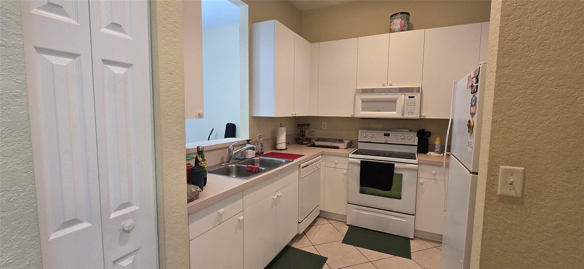 Rokest Apts Of Tamarac - Residential Lease
