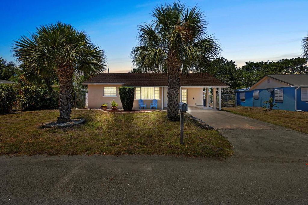 Photo of 7823 Griswold Street, Lantana, FL 33462 (MLS # R10981070)