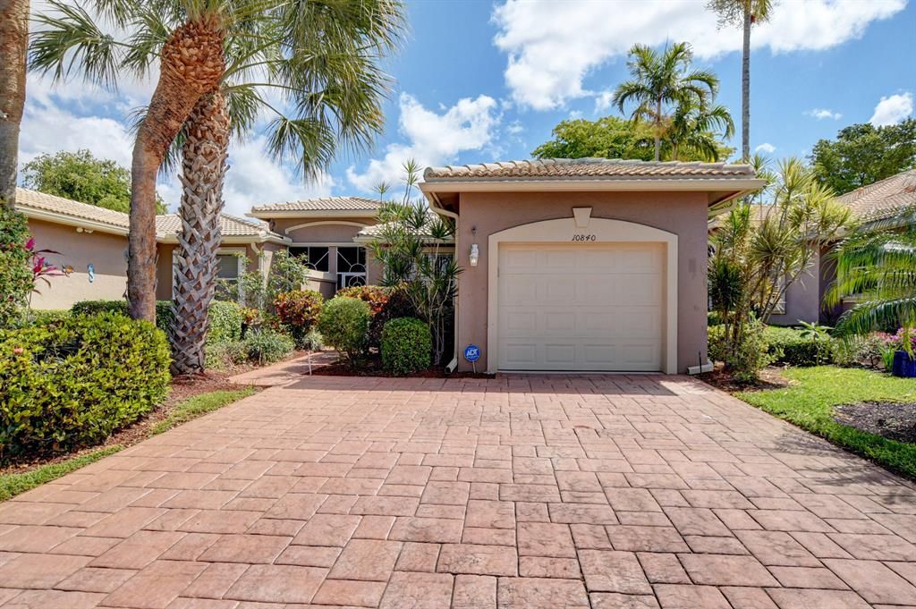 Photo of 10840 Royal Caribbean Circle, Boynton Beach, FL 33437 (MLS # R10700209)