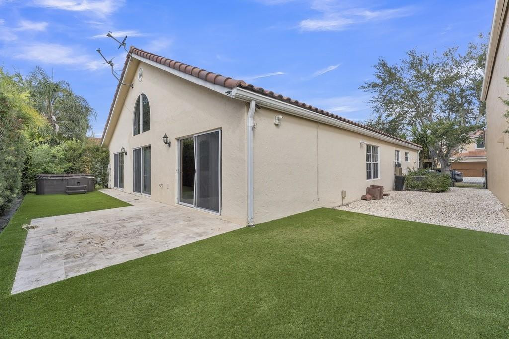 WEST GLEN VILLAGE - Residential