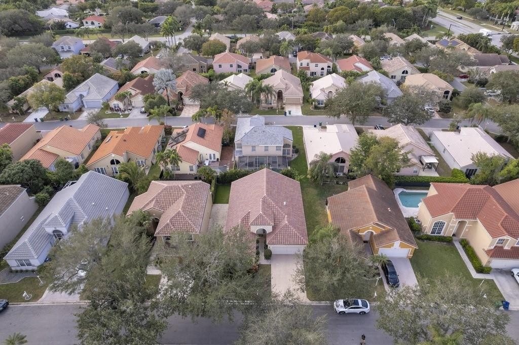 WEST GLEN VILLAGE - Residential