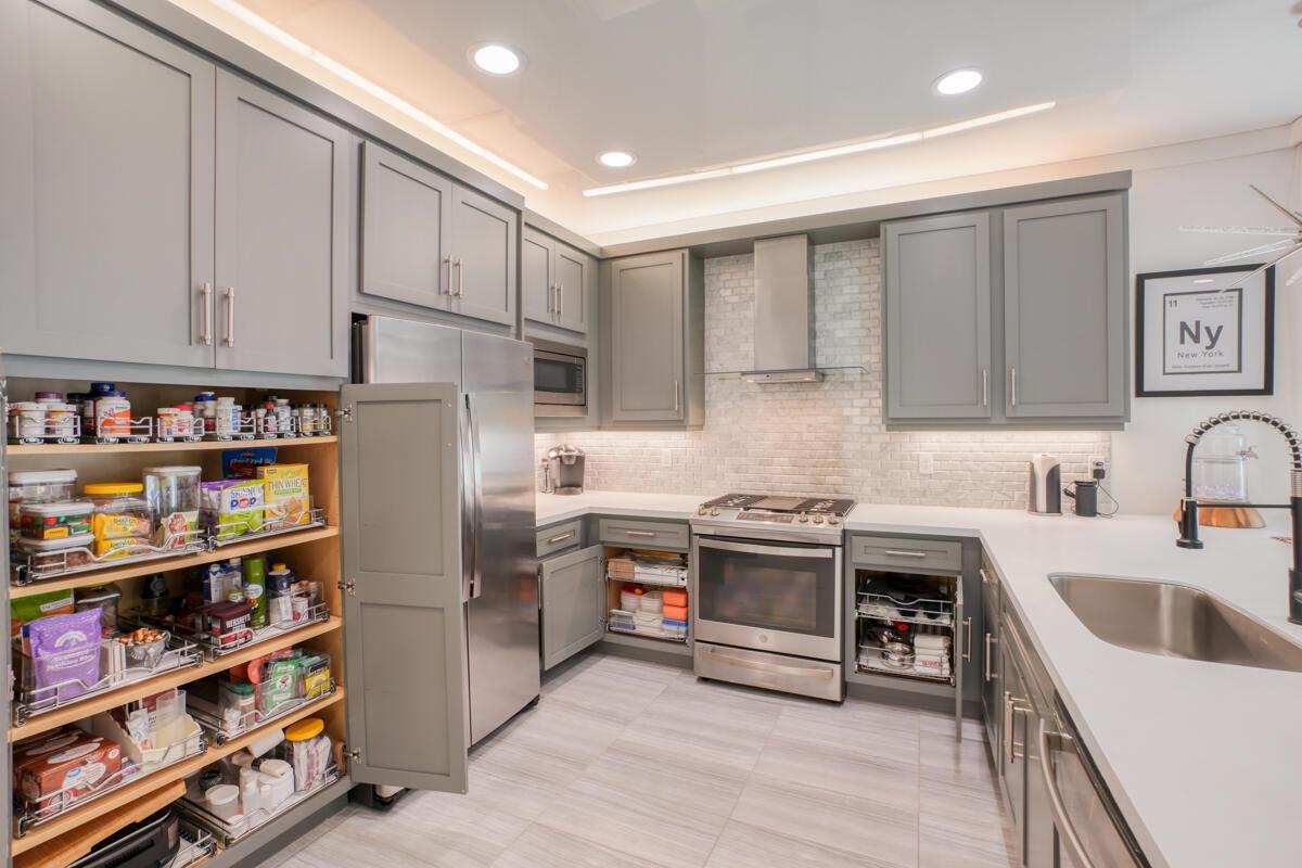 Valencia Cay At Riverland - Residential