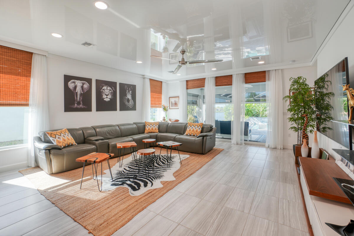 Valencia Cay At Riverland - Residential