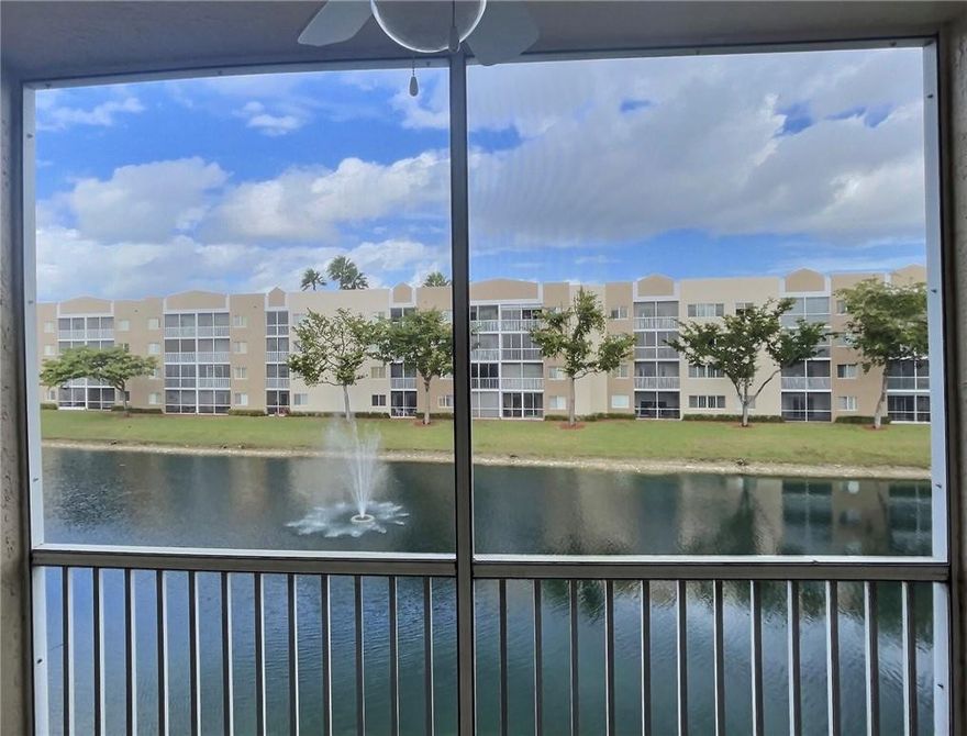 55 + Community. Beautifully maintained 2 Bedroom Condo with screened veranda that over-looks the water, fountain view. Carpet in living room and master bedroom less than 5 yrs.  Bedrooms have large walk-in closets.  Washer/dryer in unit, parking spot #47 in front of building, 24 hour manned gate.  Amenities: Wi-Fi, a State-Of-The-Art Performing Arts Theatre and Digital Cinema, World-Class Fitness Center, Indoor and Outdoor Pools and Spas, a variety of National Organizations and Club Activities, Town Hall Meetings, Air-conditioned Buses and unprecedented Social Events. https://kingspoint.com/amenities/ NOTE: Weldon Association fee $323.00 and KPIT 157.75