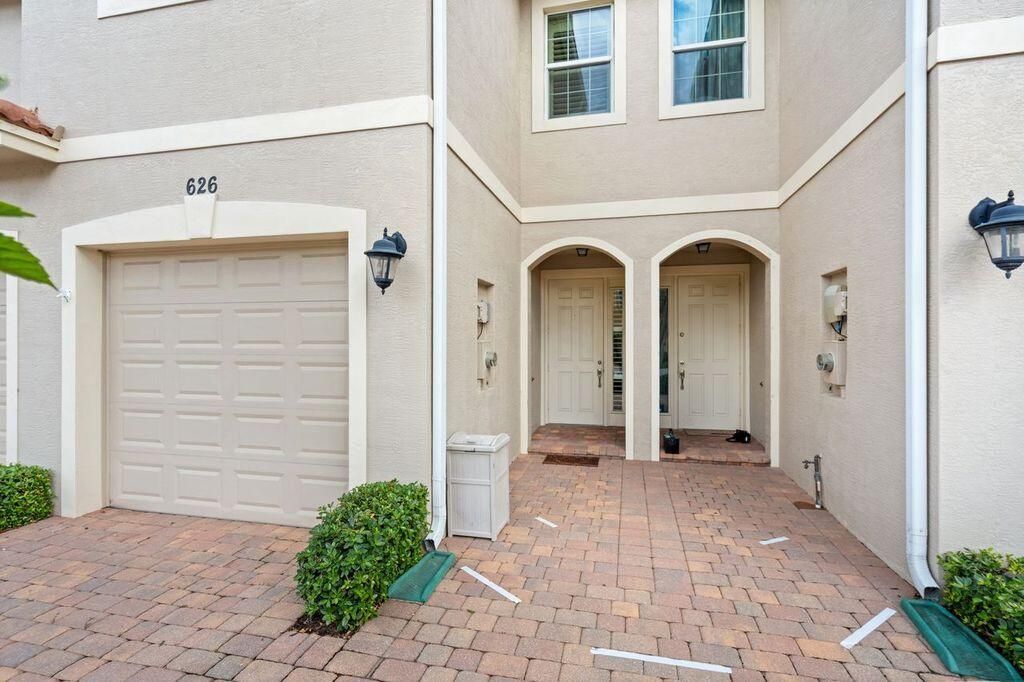 Photo of 626 SW Glen Crest Way, Stuart, FL 34997 (MLS # B26031124)