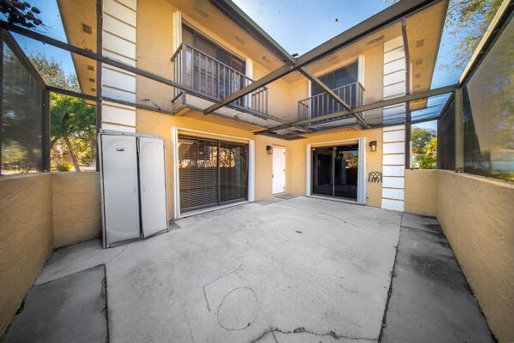 Photo of 1482 N Lawnwood Circle #31d, Fort Pierce, FL 34950 (MLS # R11167937)