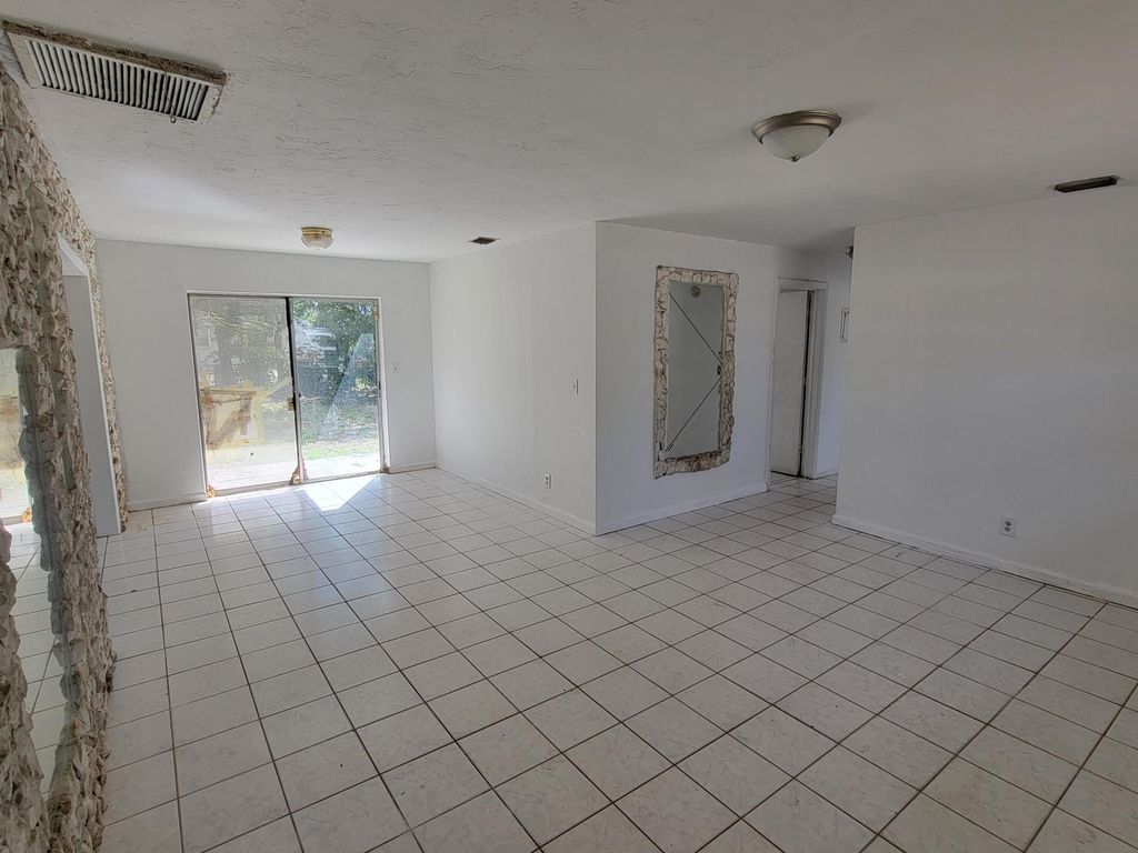 Photo of 5320 NE 9th Avenue, Deerfield Beach, FL 33064 (MLS # B26005456)
