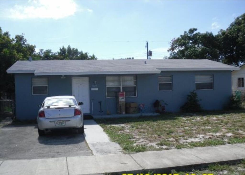 Photo of 5320 NE 9th Avenue, Deerfield Beach, FL 33064 (MLS # B26005456)