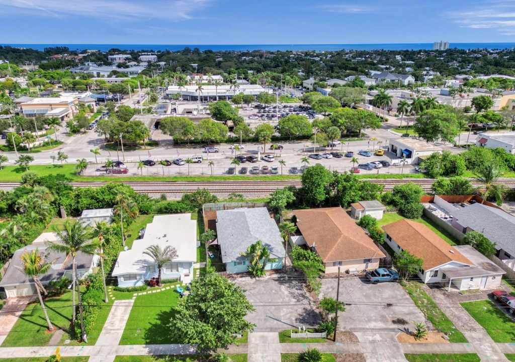 Photo of 617 NE 3rd Avenue, Delray Beach, FL 33444 (MLS # R11074886)