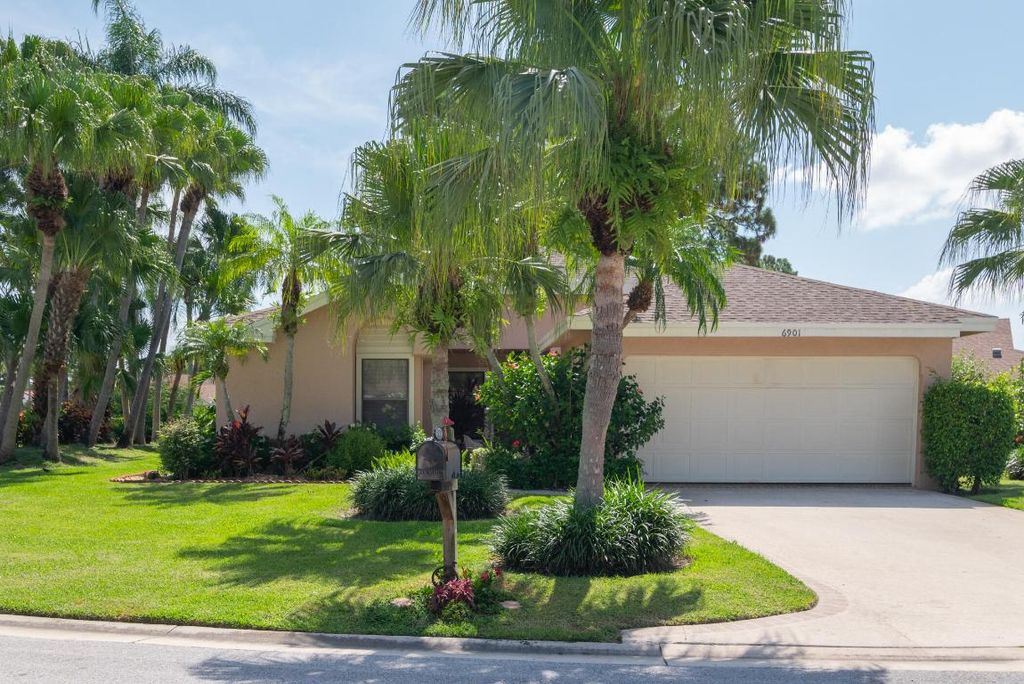 Photo of 6901 Touchstone Circle, Palm Beach Gardens, FL 33418 (MLS # R10903002)