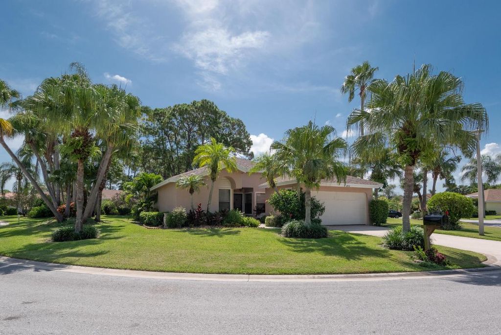 Photo of 6901 Touchstone Circle, Palm Beach Gardens, FL 33418 (MLS # R10903002)