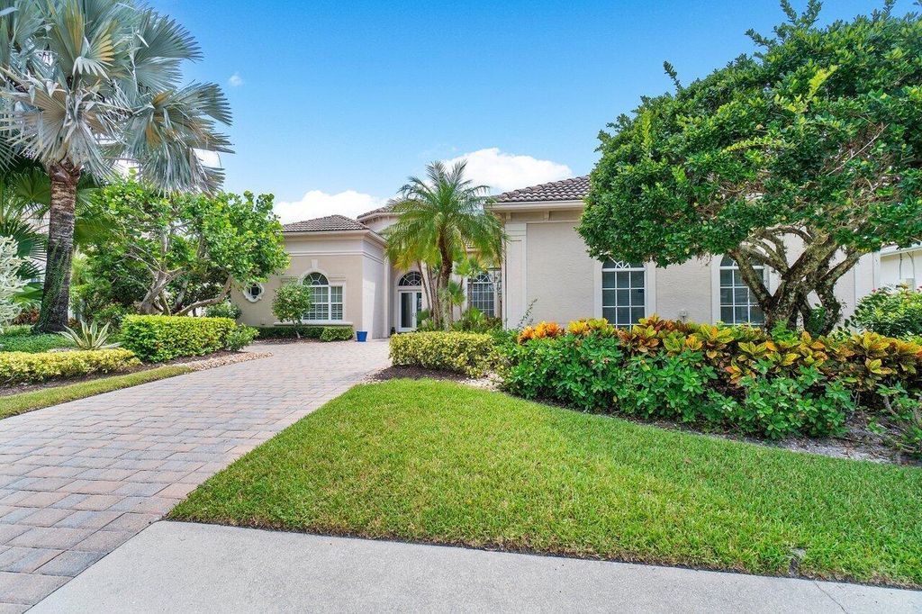 Photo of 22 Somerset Drive, Palm Beach Gardens, FL 33418 (MLS # R10911323)