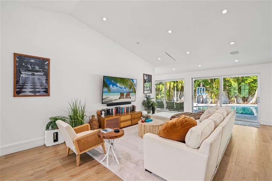 LAKE IDA SHORES 1ST ADD - Residential