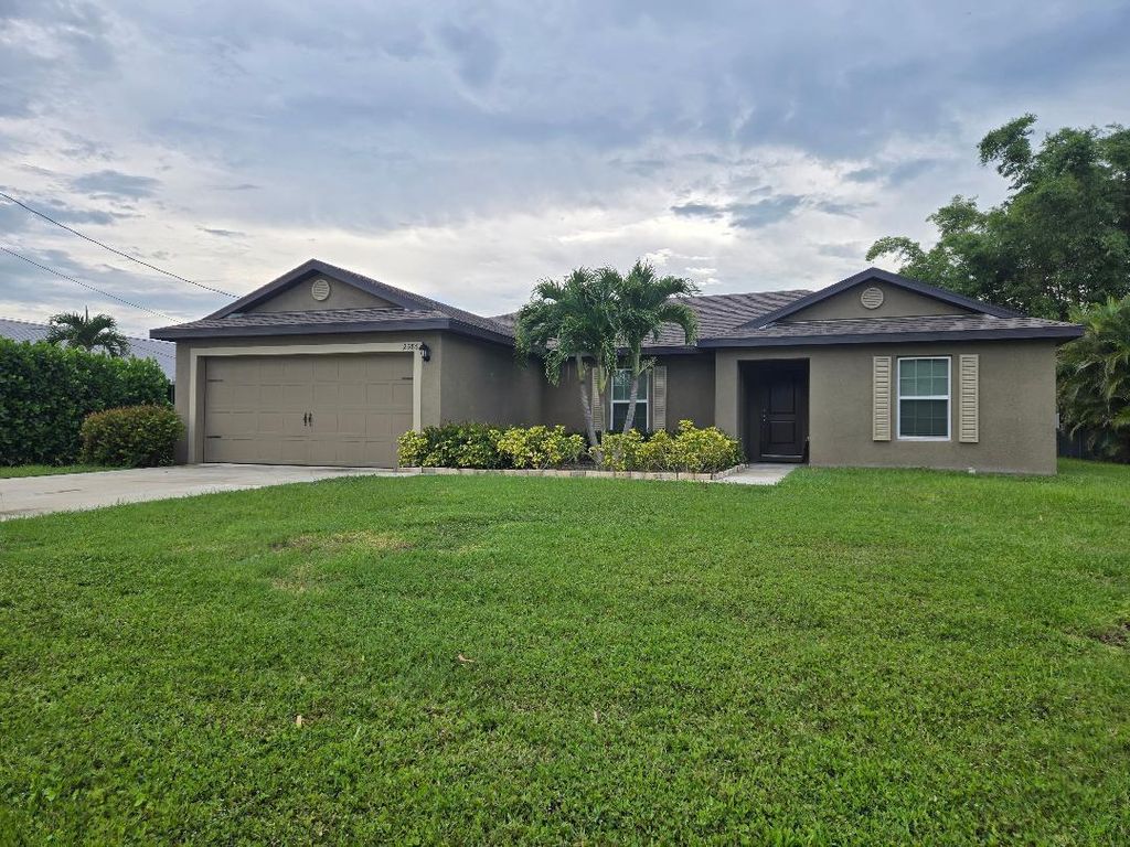 Photo of 2586 SE Charleston Drive, Port Saint Lucie, FL 34952 (MLS # R11106862)