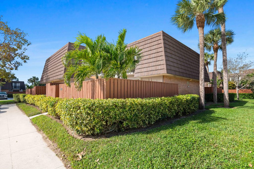 Photo of 2330 23rd Court, Jupiter, FL 33477 (MLS # R10956402)