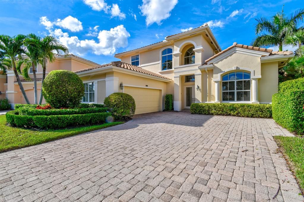 Photo of 1108 Grand Cay Drive, Palm Beach Gardens, FL 33418 (MLS # R10843941)