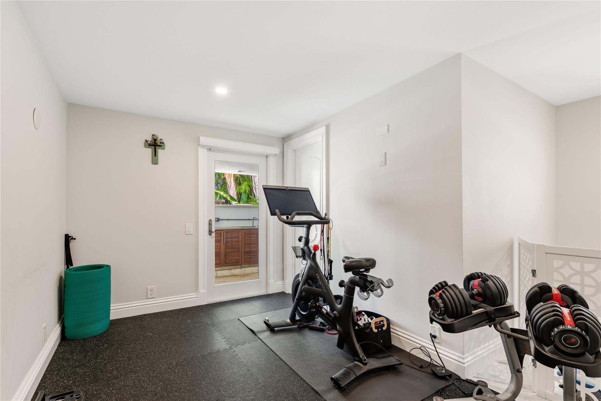 HILLSBORO SHORES SEC B - Residential Lease