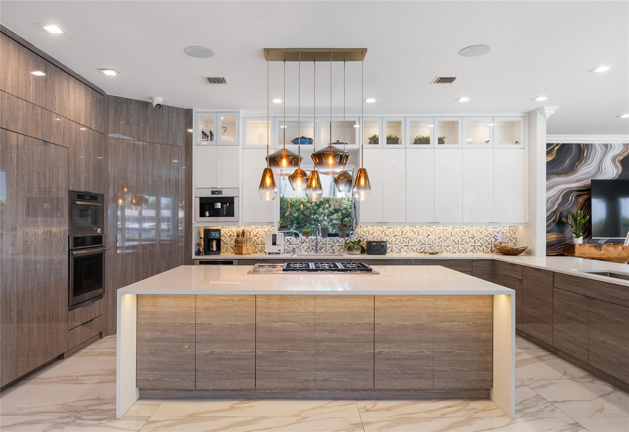 HILLSBORO SHORES SEC B - Residential Lease