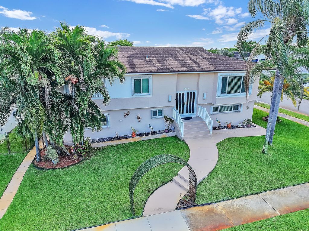 Photo of 7908 NW 40th Street, Davie, FL 33024 (MLS # B26020981)