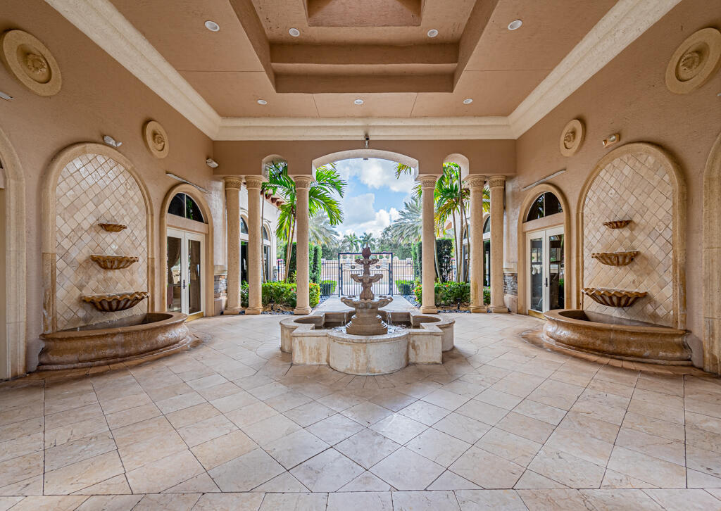 VERSAILLES - Residential