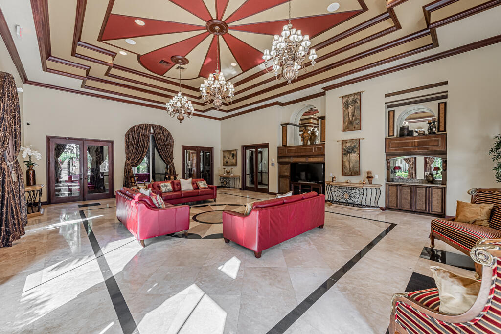 VERSAILLES - Residential