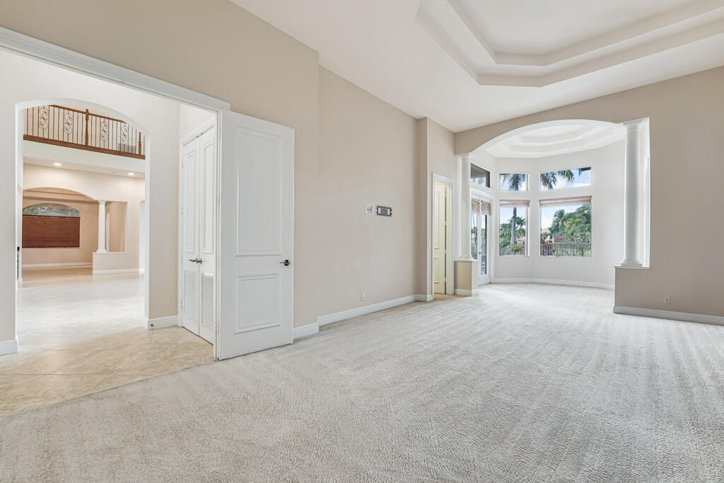 VERSAILLES - Residential