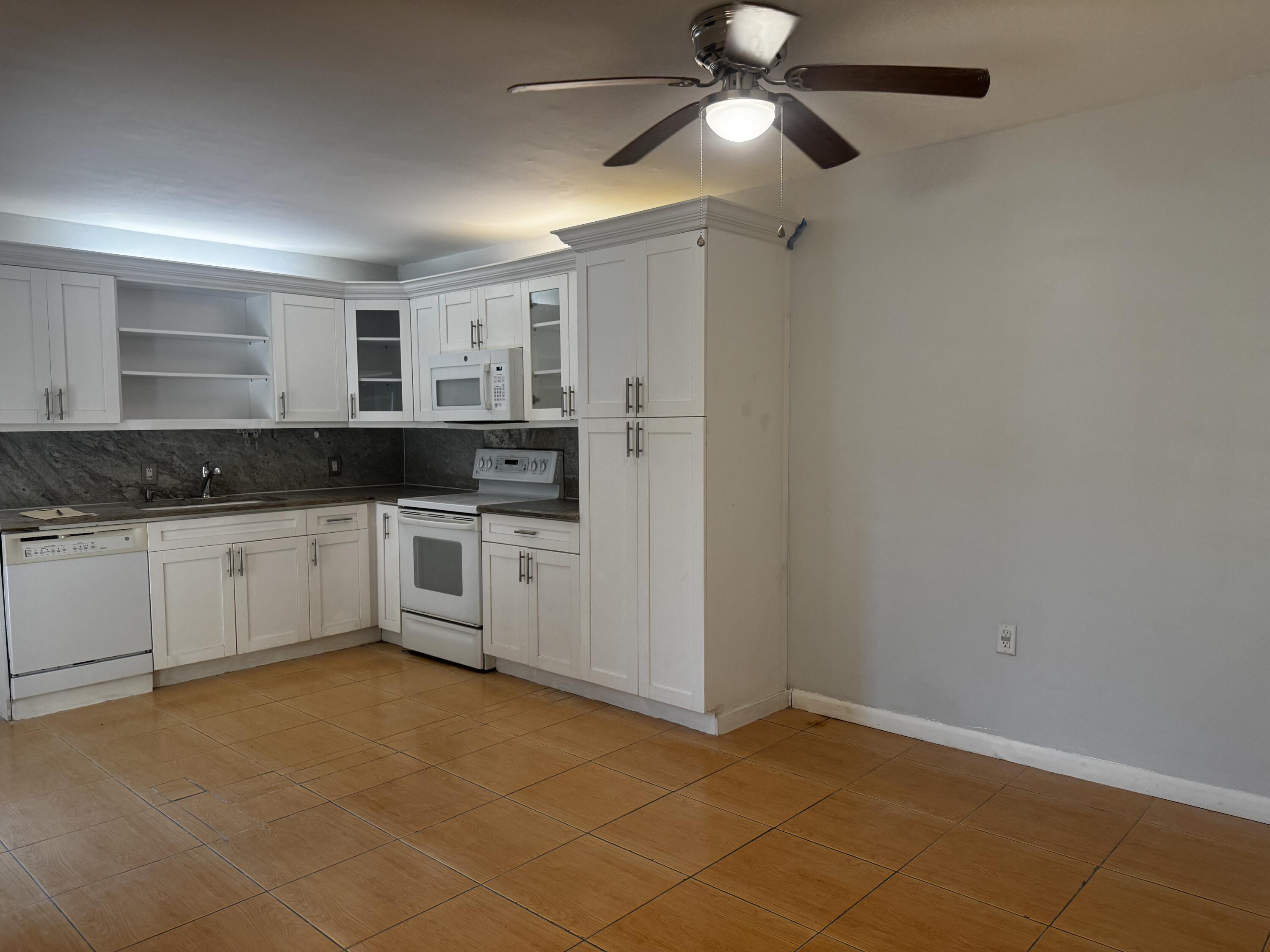 GARDEN LAKES AND GARDEN S - Residential Lease