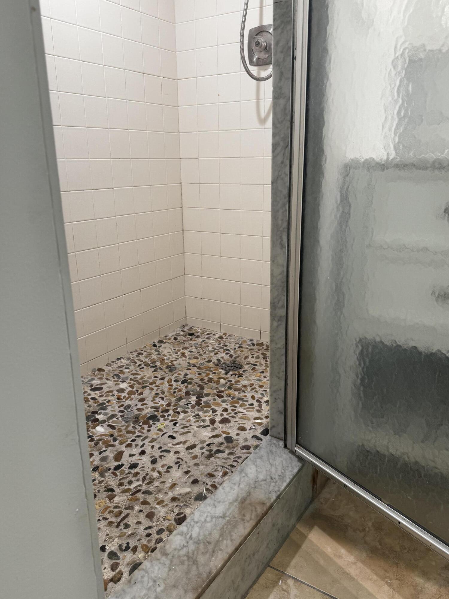 GARDEN LAKES AND GARDEN S - Residential Lease