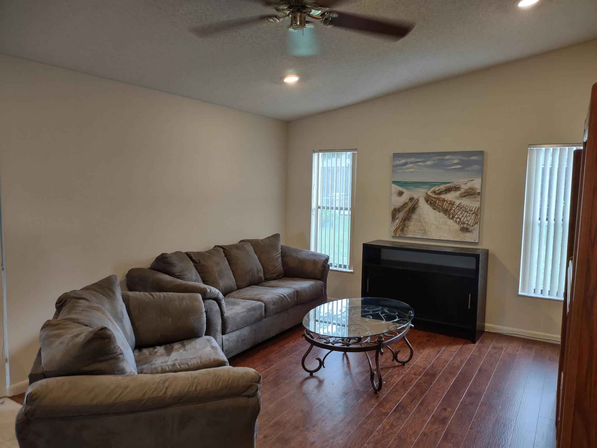 Fully furnished 3 Bedroom 2 Bath Home in the Desirable Sandpiper area. Home features eat in kitchen with breakfast nook plus Formal dinning room, Family Room, Separate Living, Master Bedroom ensuite and Walk in closet, Split plan second & third bedrooms. Bright and airy Open plan with sliders that open to A 10'x30' screened patio Large back yard. Centrally Located close to the botanical Gardens and riverfront park, nearby dinning, Shopping, Golf, Sandpiper Resort 95 & the turnpike. Only minutes to Downtown Stuart, Jensen Beach and the beaches of Hutchison Island. Move in ready... Great for folks relocating. Renewal Lease.
