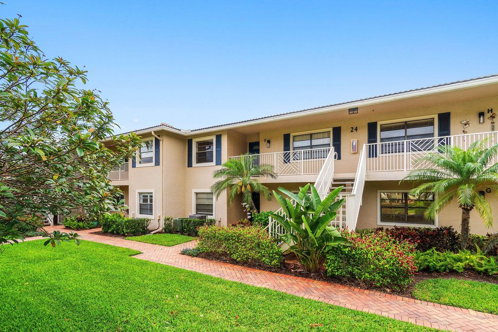 Photo of 24 Stratford Drive E #Unit E, Boynton Beach, FL 33436 (MLS # B26021547)