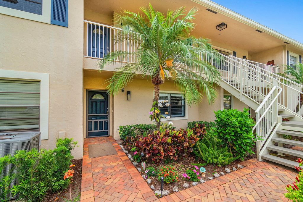 Photo of 24 Stratford Drive E #Unit E, Boynton Beach, FL 33436 (MLS # B26021547)