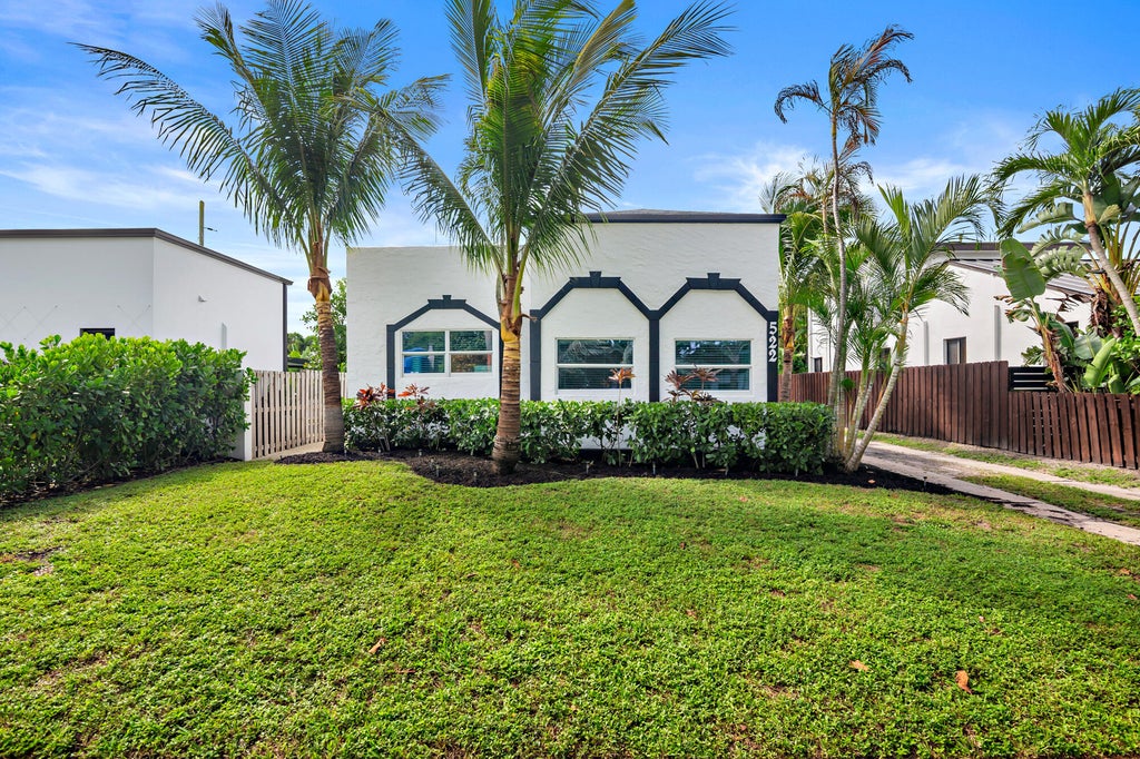 Photo of 522 Upland Road, West Palm Beach, FL 33401 (MLS # B26084406)