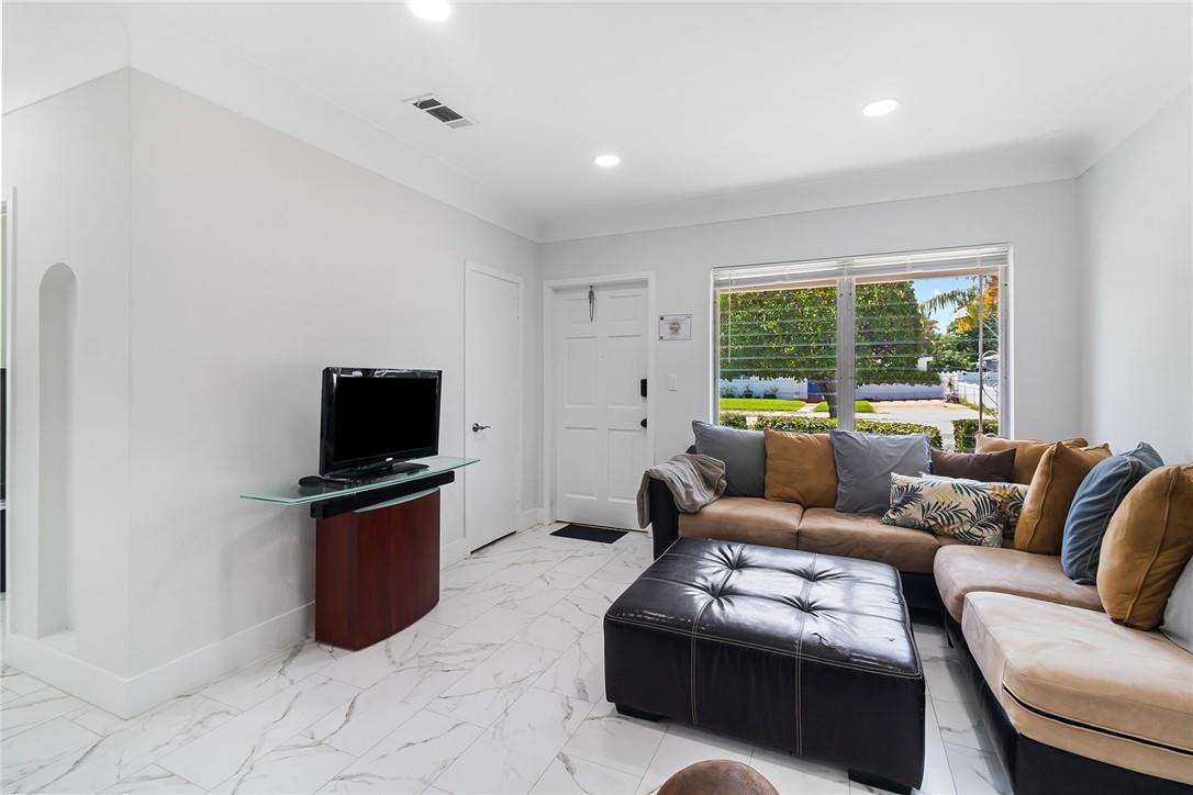 EDGEWOOD - Residential Lease