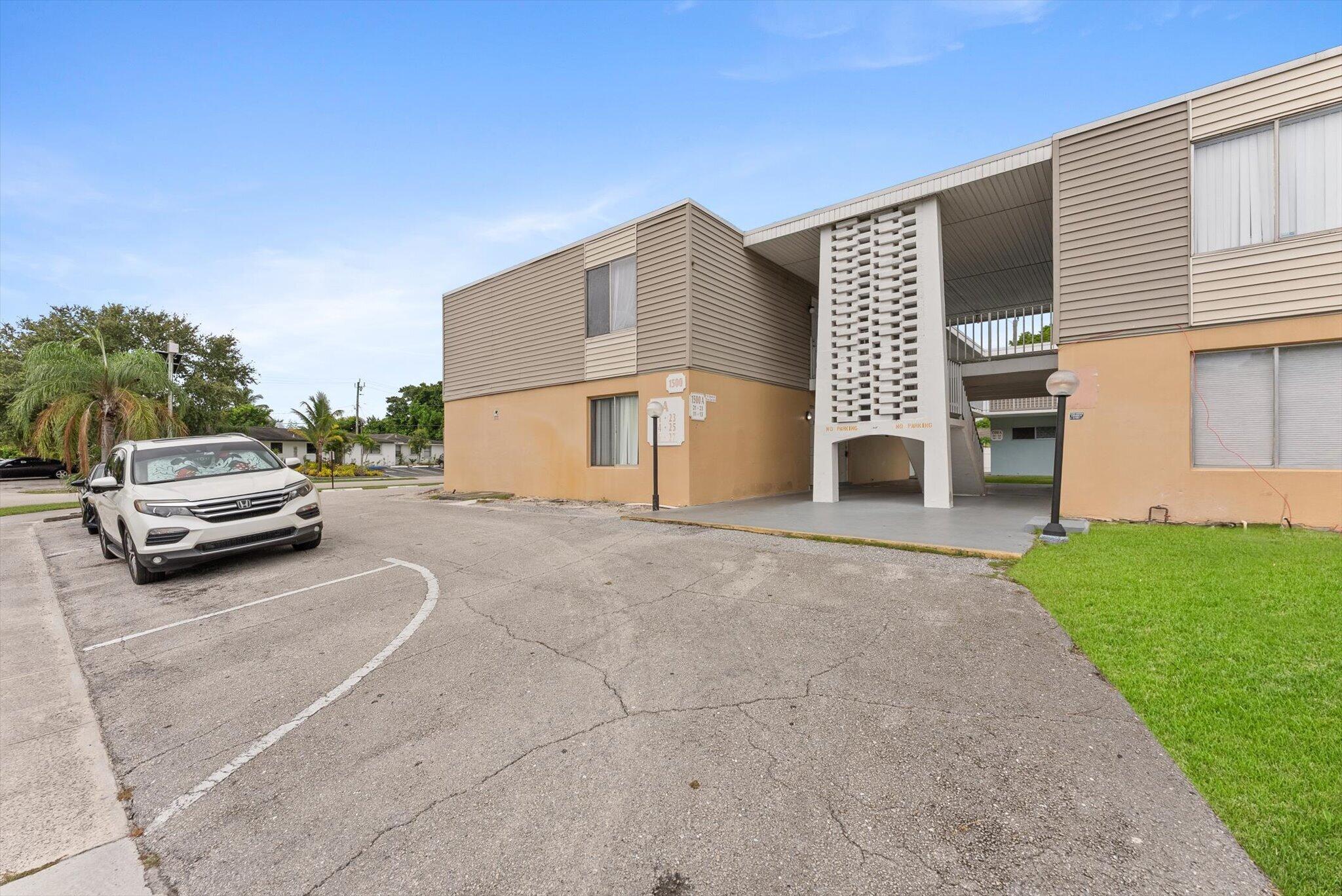 1500 CRESCENT Circle A14