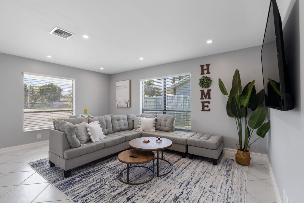 Photo of 3372 NE 5th Drive, Boca Raton, FL 33431 (MLS # B26061685)