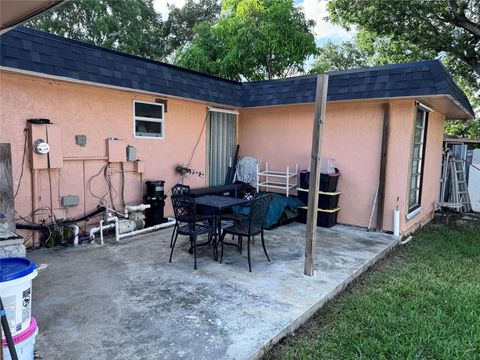 Single Family Residence in Tamarac FL 7900 74th Ave Ave 21.jpg