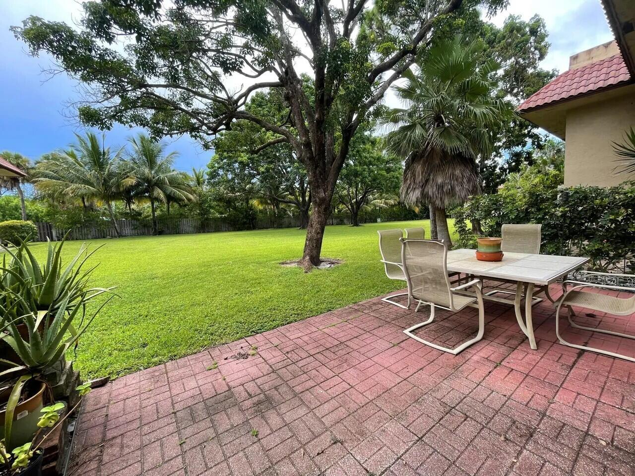 FOREST HILL VILLAS GARDEN - Residential