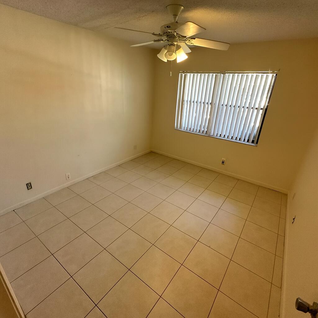 FOREST HILL VILLAS GARDEN - Residential