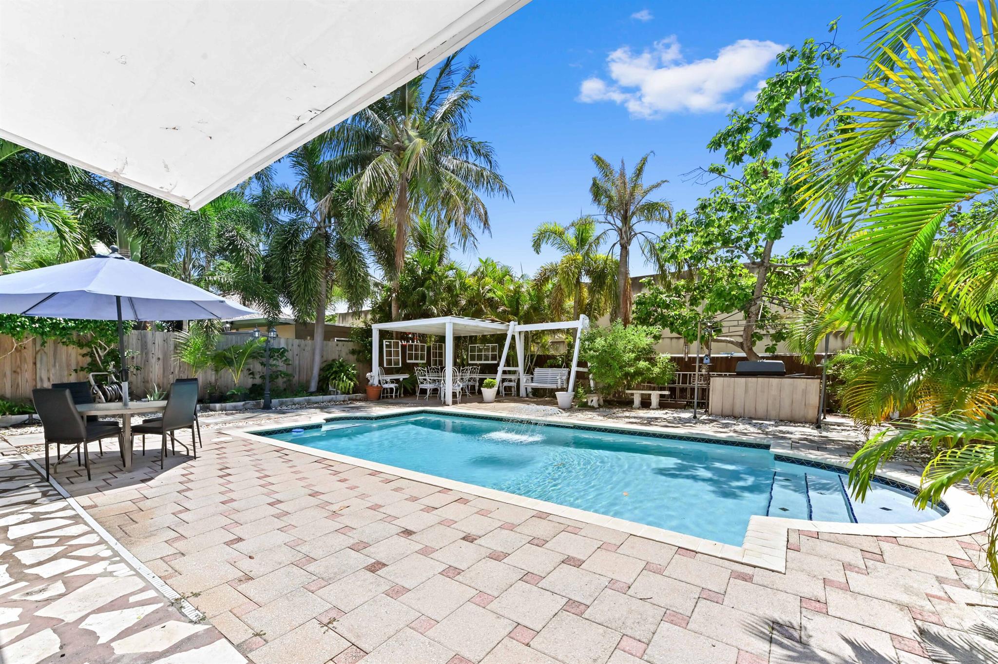 5574 Lake Geneva Drive, Lake Worth, FL, 33461/$499,900 1 5574 Lake Geneva Drive